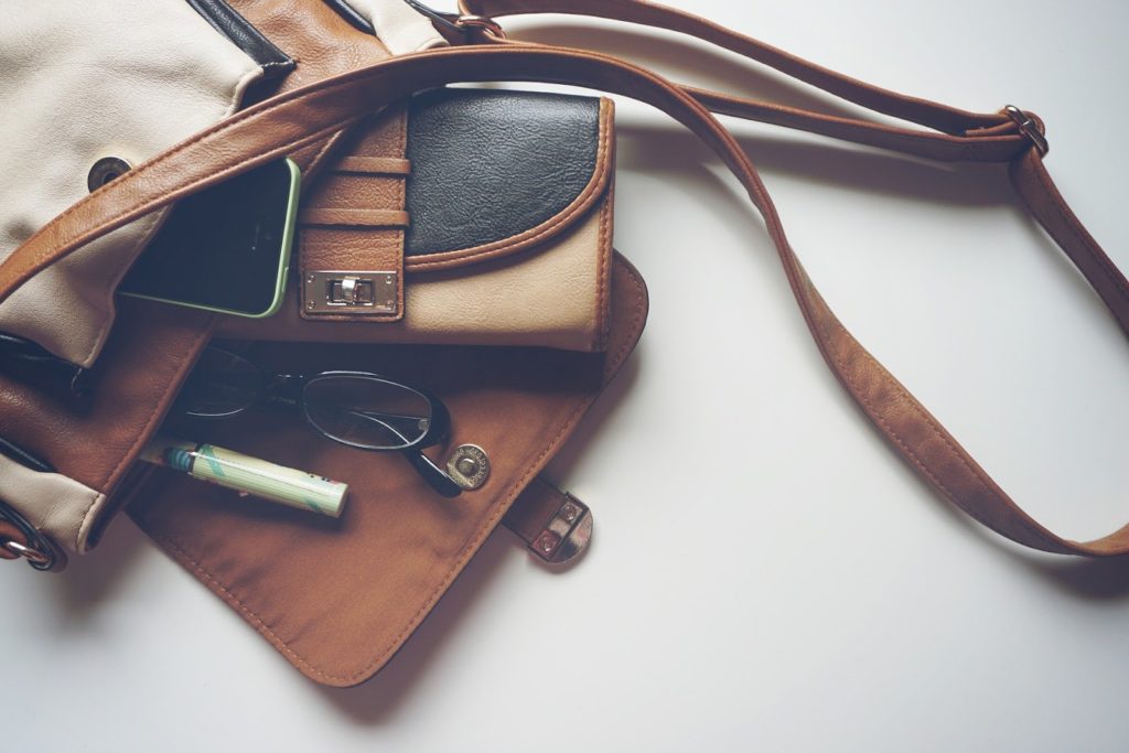 Post: 5 Essential Items To Keep In Your Purse This Winter
